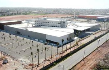 Moradores e turistas estão ansiosos para a abertura do tão sonhado shopping center